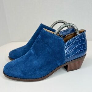 Vionic Womens Marissa Blue Suede Embossed Ankle Booties Sz 7.5 Wide Never Worn!
